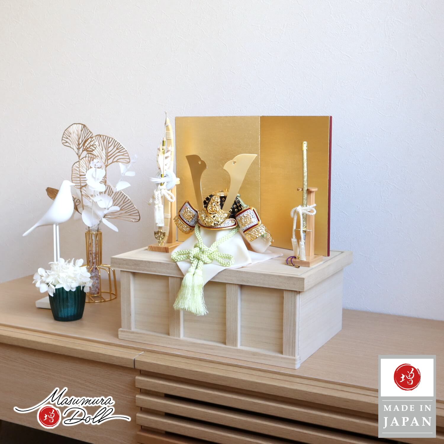 選べる2種類 伝統工芸士 誠山作 (淡黒水色兜/淡萌黄色兜) 済美箔屏風