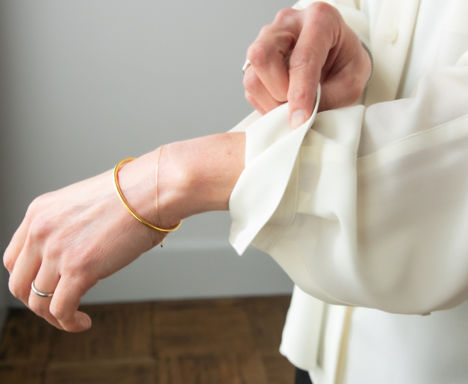 手首から立ち上る春｜「クレープシャツ」 - MADRIGAL（マドリガル）