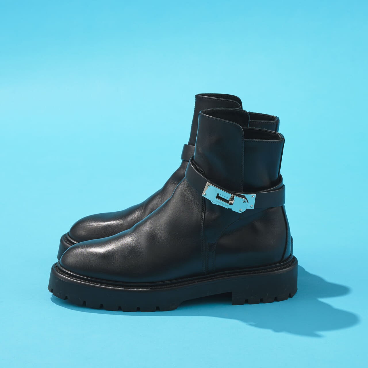 冬はエディターたちも「黒革靴」だ。エルメス、ジェイエムウエストン