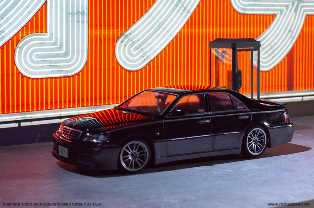 Aoshima Junction Produce Nissan Cima Y33 1/24. Photographs.