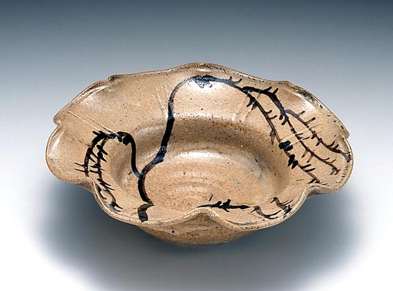 絵唐津柳文輪花向付 - MIHO MUSEUM