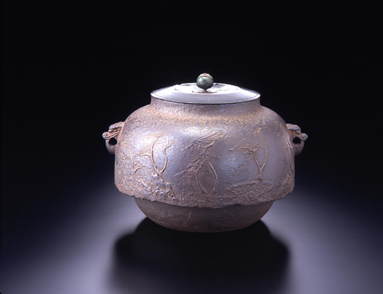 芦屋浜松図真形釜 - MIHO MUSEUM