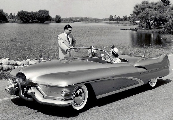 M-BASE エムベース ｜ カタログとその時代