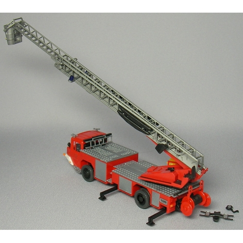 ジオラマ模型 / PF35012 消防車 はしご車(Magirus turntable ladder