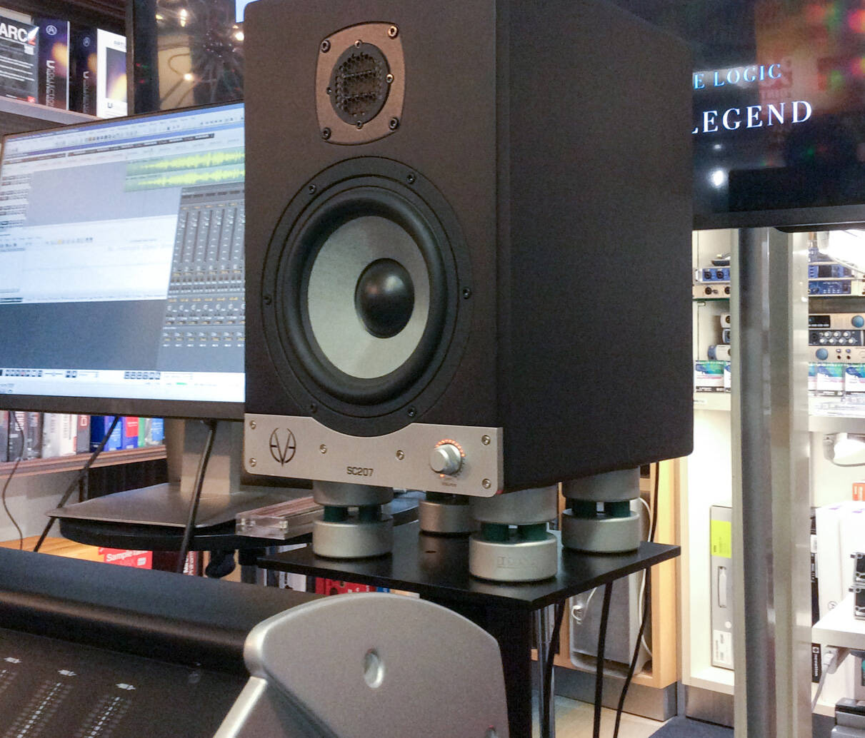 DMSDより高さ調整可能なスピーカー用インシュレーター「DMSD Slender