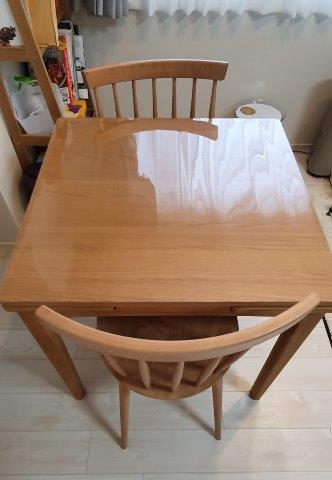 ウニコのテーブルTRITO［トリト］にマットをオーダーした家庭の写真