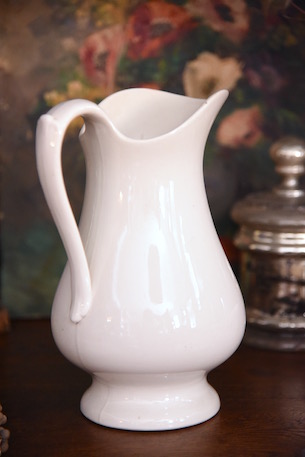 滑らかなカーブが美しい水差し BOCH LA LOUVIERE