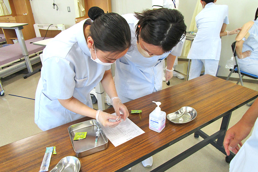 第1看護学科 - 長崎市医師会看護専門学校