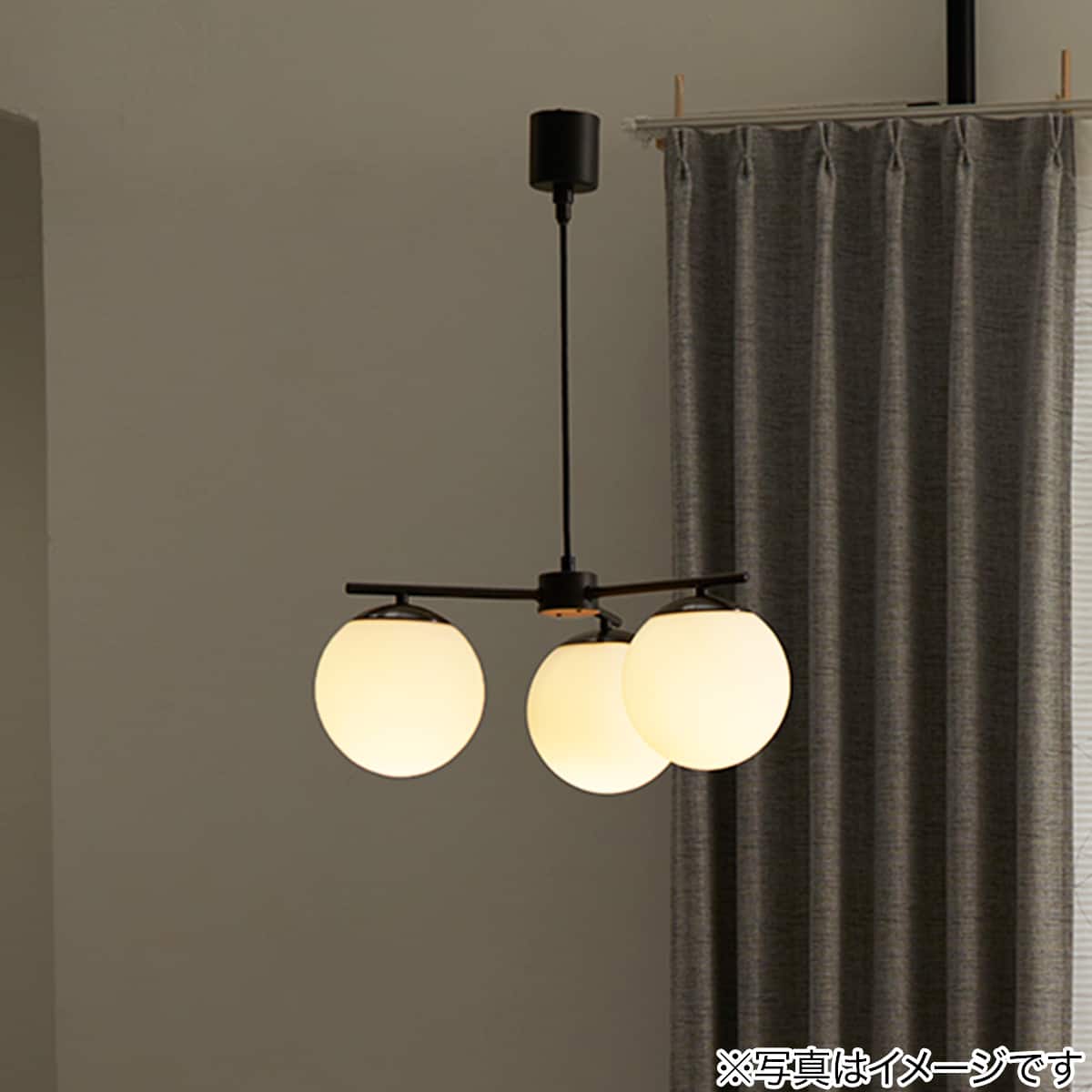 フロストガラスペンダントライト 3灯 ASM (Living in Comfort