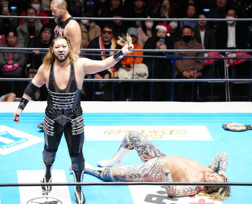 新日本】棚橋弘至が自慢の長髪切られる屈辱 EVILは高笑いで「俺の気分