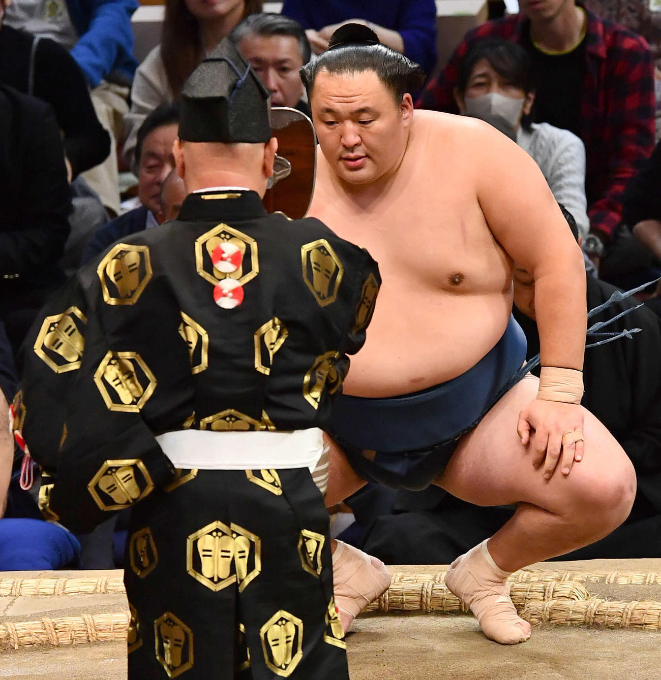鉄人」玉鷲が4勝目「前に出る」貫き40代初白星 40代幕内力士は昭和
