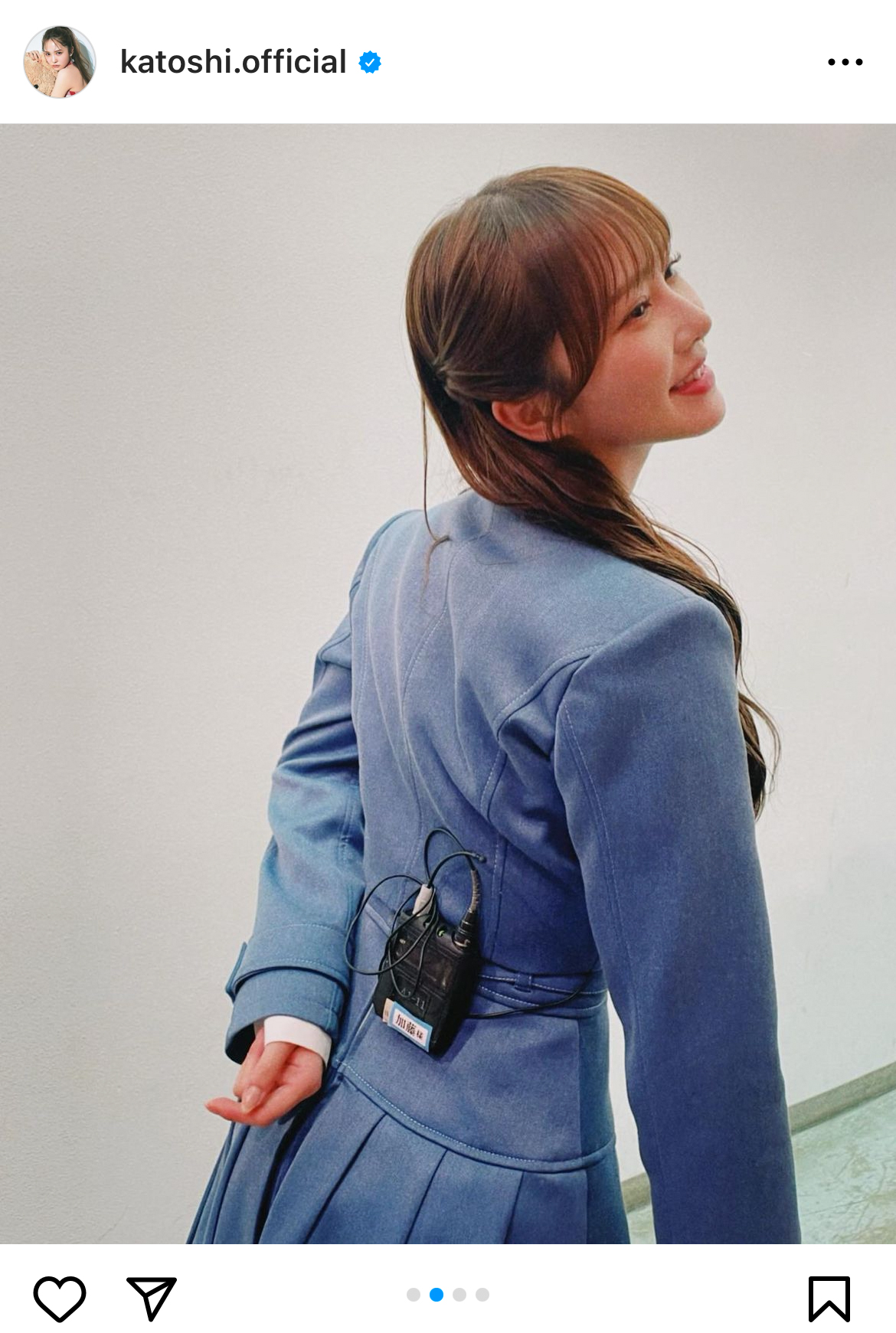 日向坂46加藤史帆が青い新制服ショット公開「とてもキュートです」4