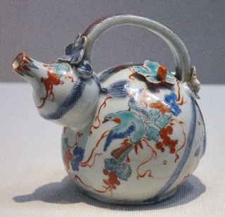 欧州で人気があった「色絵花鳥文壺」。高さ87センチで、全体的な姿形