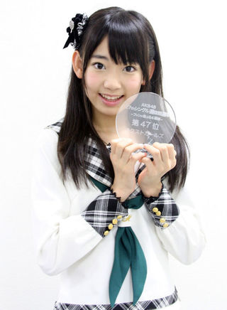 5月29日、北九州市で開かれたコンサートで1期生とともにステージに立っ