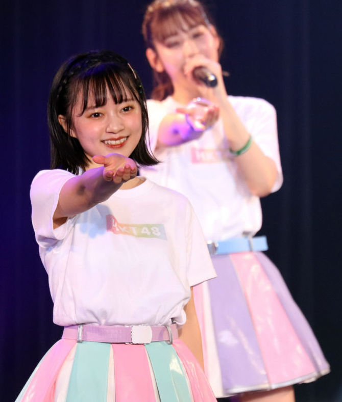公演中に笑顔を見せるHKT48の上島楓（撮影・古川泰裕） - 「次代の柱