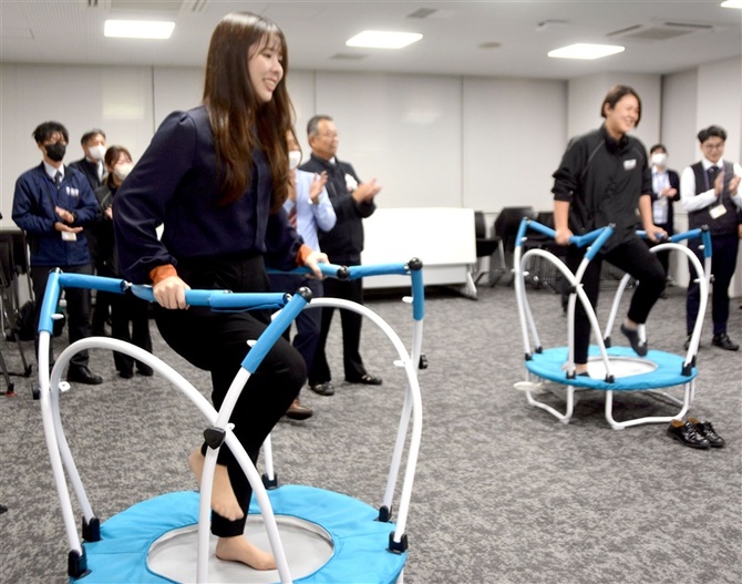 動画】「ケアトランポリン」で健康に 長崎・島原市が県内初導入 血行