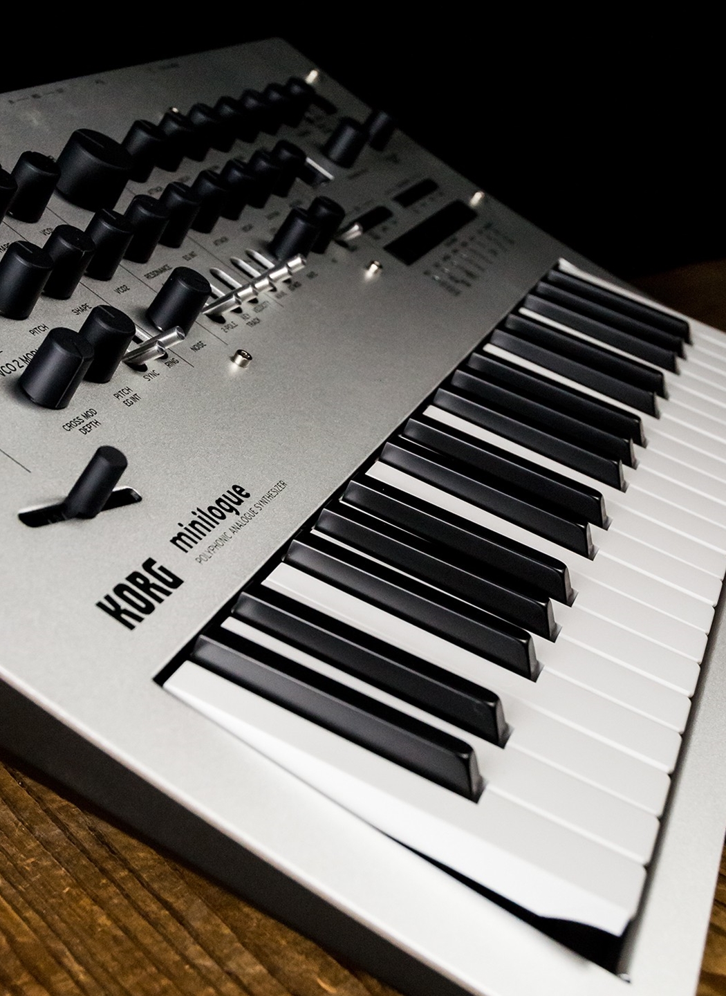 Korg Minilogue - 37-Key Analog Synthesizer