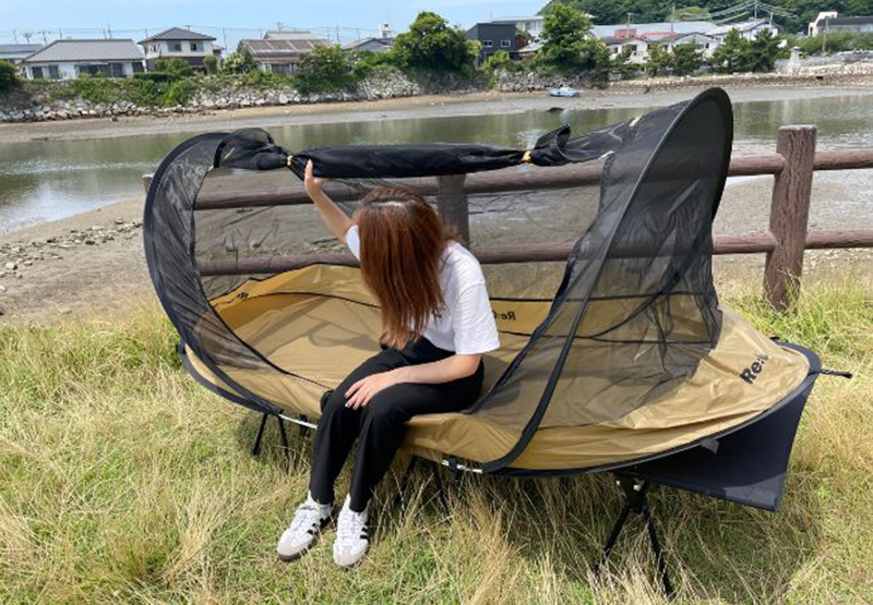 虫嫌いの女性キャンパーに朗報！ ポップアップ式で簡単設営の「蚊帳