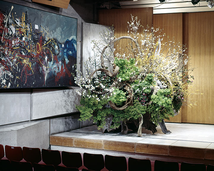 Special Issue「勅使河原 霞」発売中 | いけばな草月流