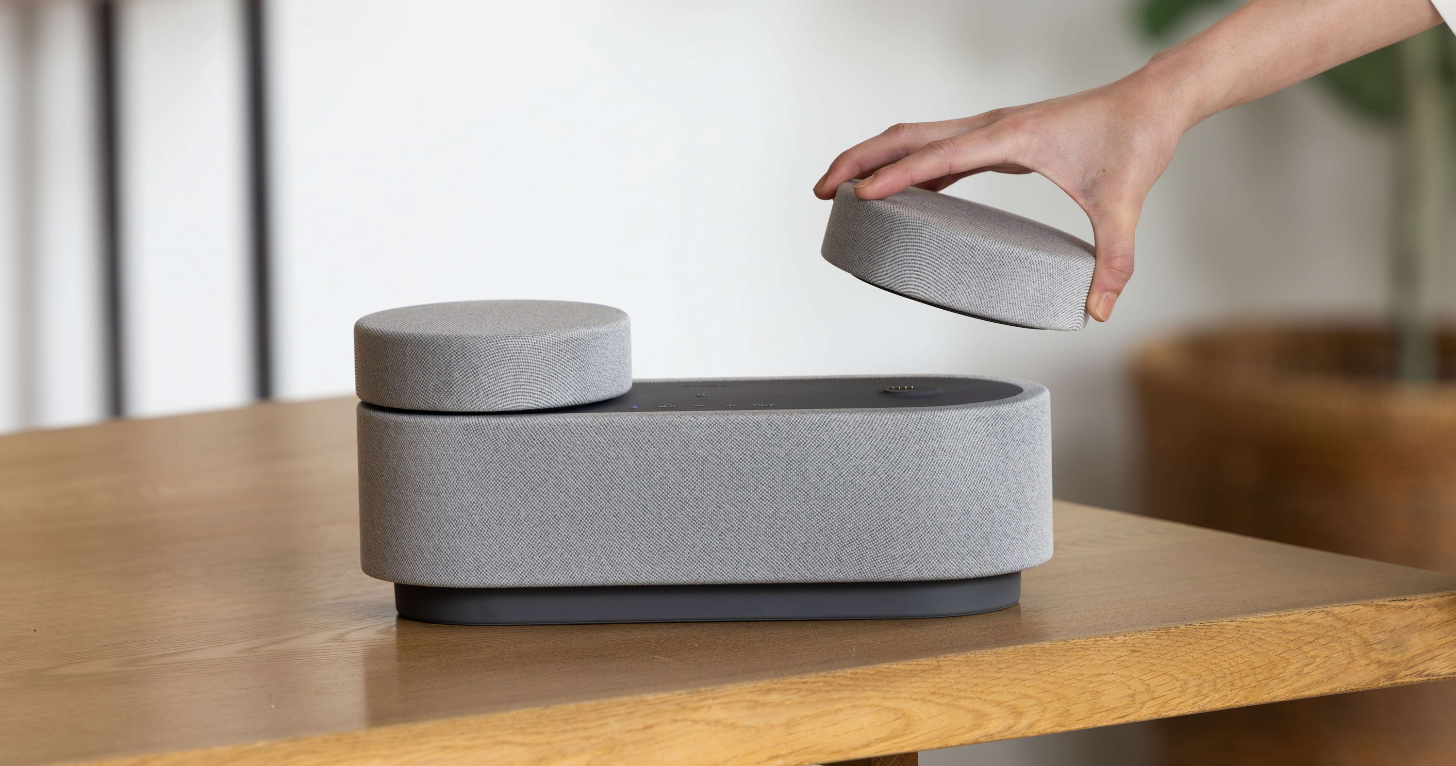 置けば、そこがシアター空間。THE ミニマルシアター HT-AX7