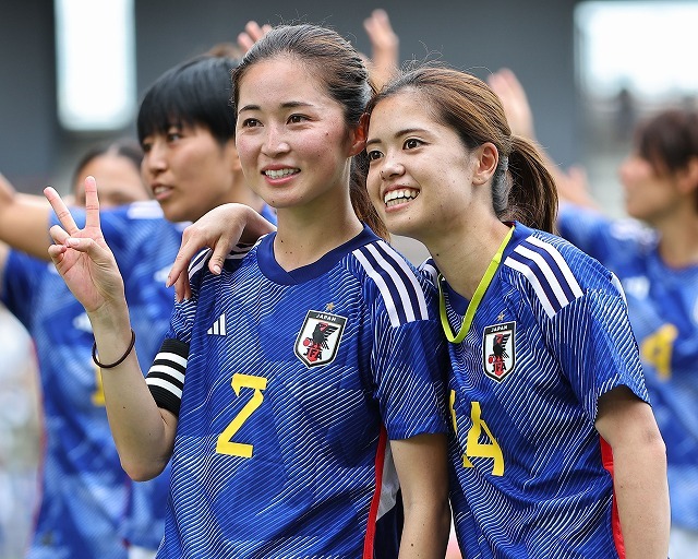 2人ともかわいすぎる」なでしこ清水梨紗＆長谷川唯の“クリスマス2