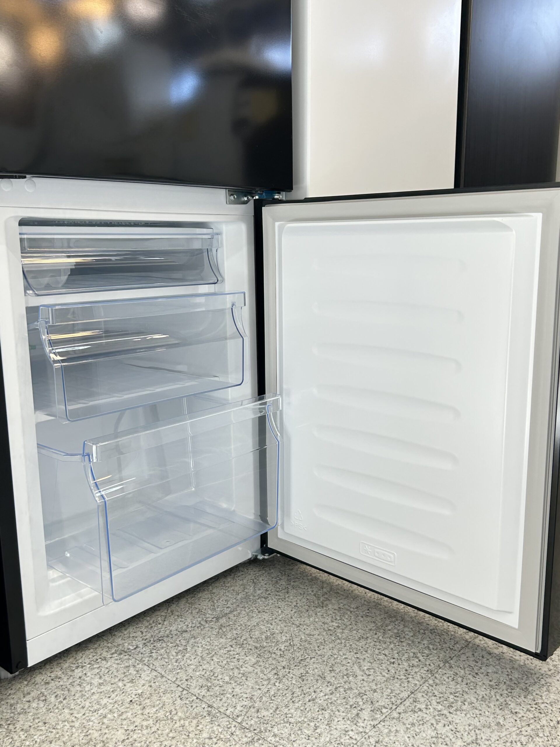 Hisense ハイセンス 175L 2ドア冷蔵庫 ブラック 黒 買取しました！ 26