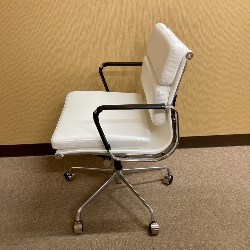 オリジナル麻雀専用イス 「DUKE デューク」ホワイト【4本組購入が更に