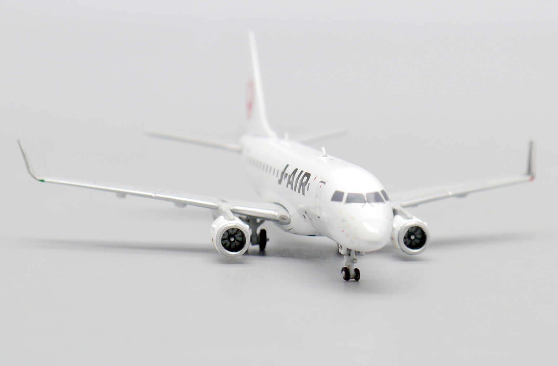 ScaleModelStore.com :: JC Wings 1:400 - EW4170004 - J-Air Embraer