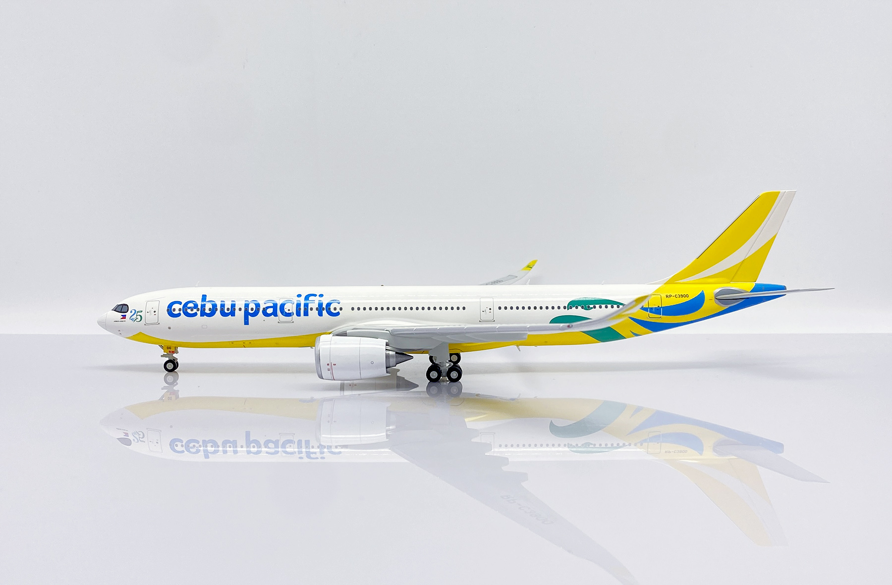 ScaleModelStore.com :: JC Wings 1:200 - XX20235 - Cebu Pacific Air
