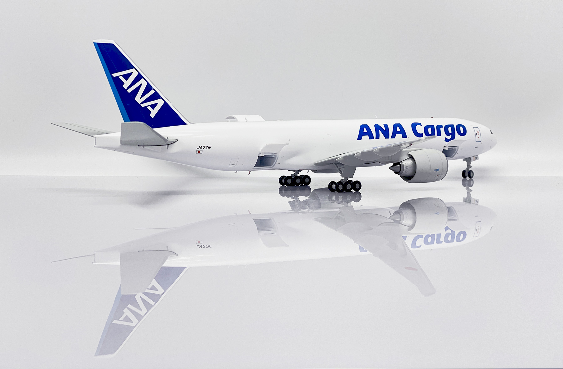ScaleModelStore.com :: JC Wings 1:200 - SA2012C - ANA Cargo Boeing
