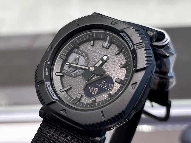 プロトレック、オールブラックの「White Mountaineering」コラボモデル