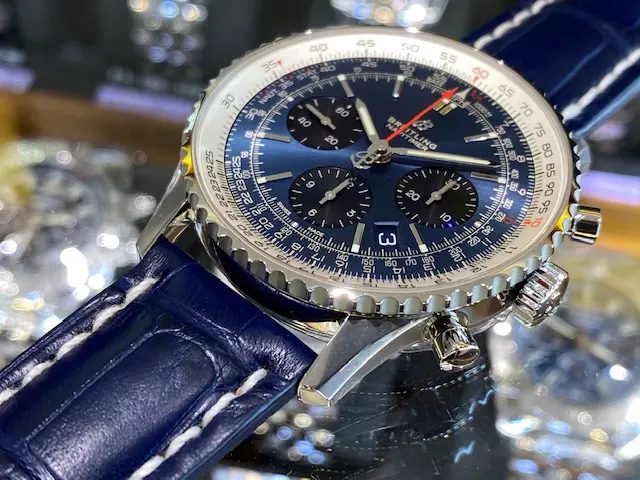 革ベルトが似合う ナビタイマー1 B01 クロノグラフ 43 - 精光堂