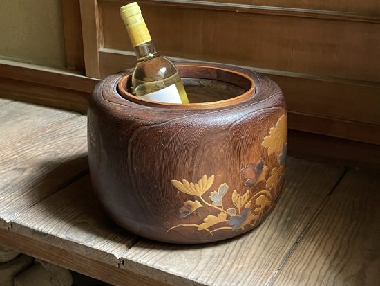 モノにいのちを吹き込む（火鉢を使ったワインクーラー） | 清課堂 / 錫