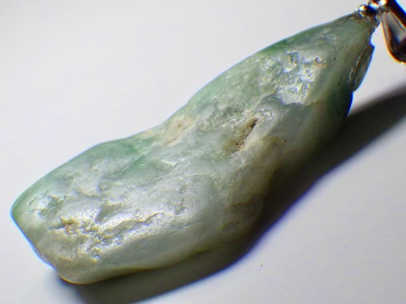糸魚川翡翠原石ペンダントC - セルフクリエイション