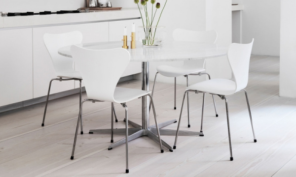 セブンチェア 3107 / ラッカー ホワイト / クローム脚FRITZ HANSEN