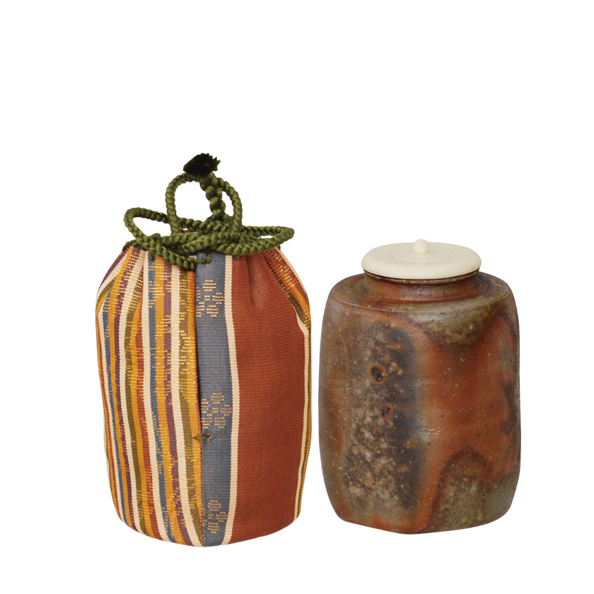 茶道具 茶入（ちゃいれ） 備前焼 肩衝茶入 仕覆：四座金襴、蓋 伊勢崎