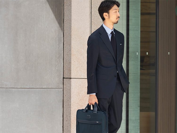 完全別注のアンダー1kg！／ TUMIの新作ブリーフケース SHIPS 公式サイト