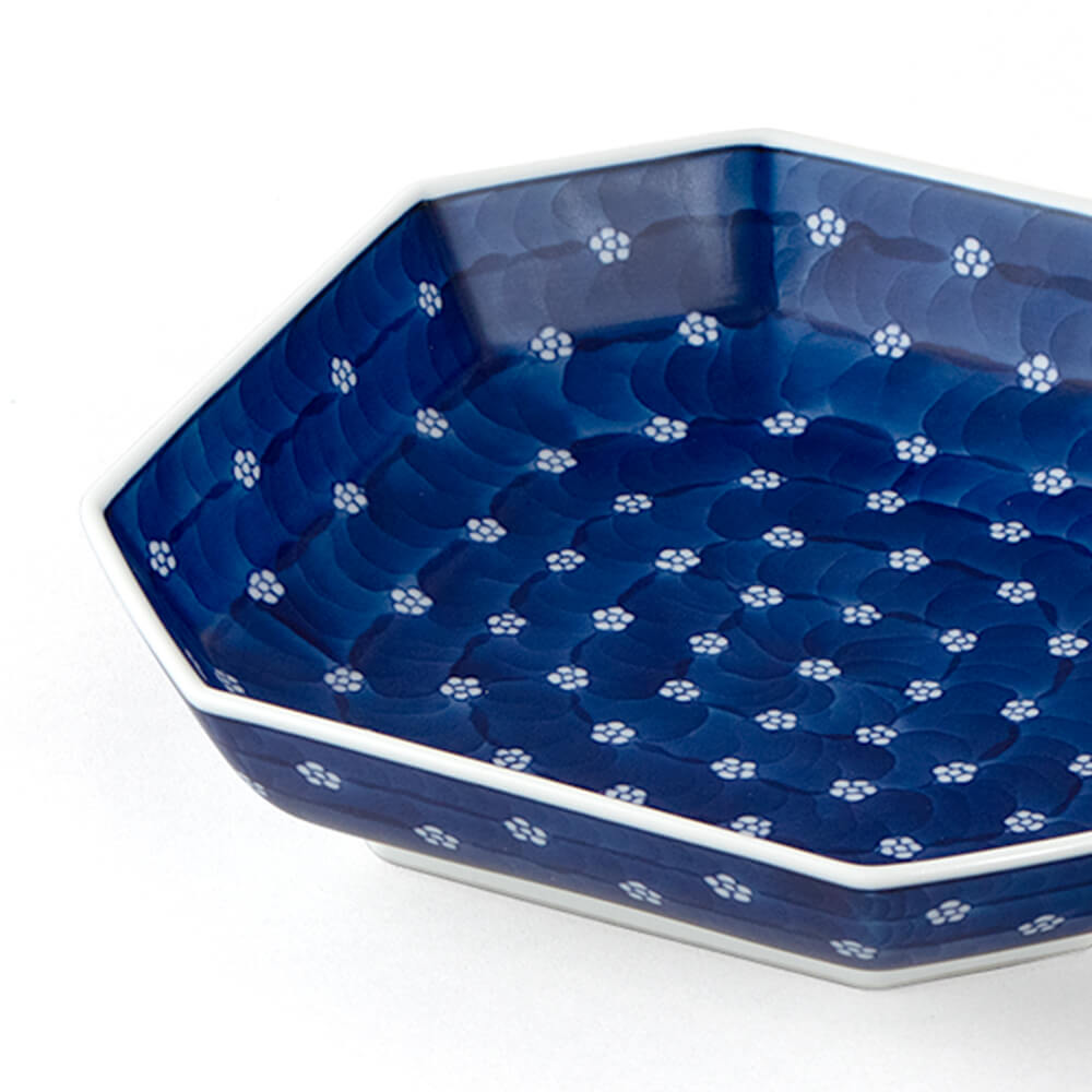 染付梅地紋 方皿 ｜ 有田焼の源右衛門窯公式オンラインショップ