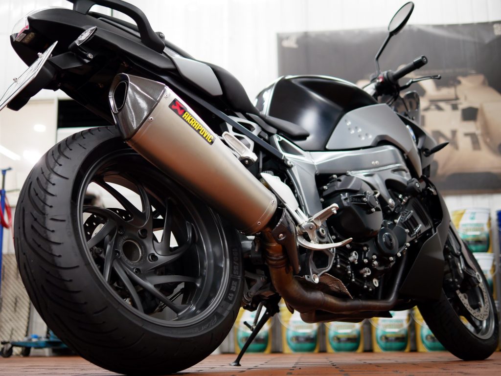 BMW Motorrad K1300R x AKRAPOVIC（アクラポヴィッチ）でBUNBUNッ