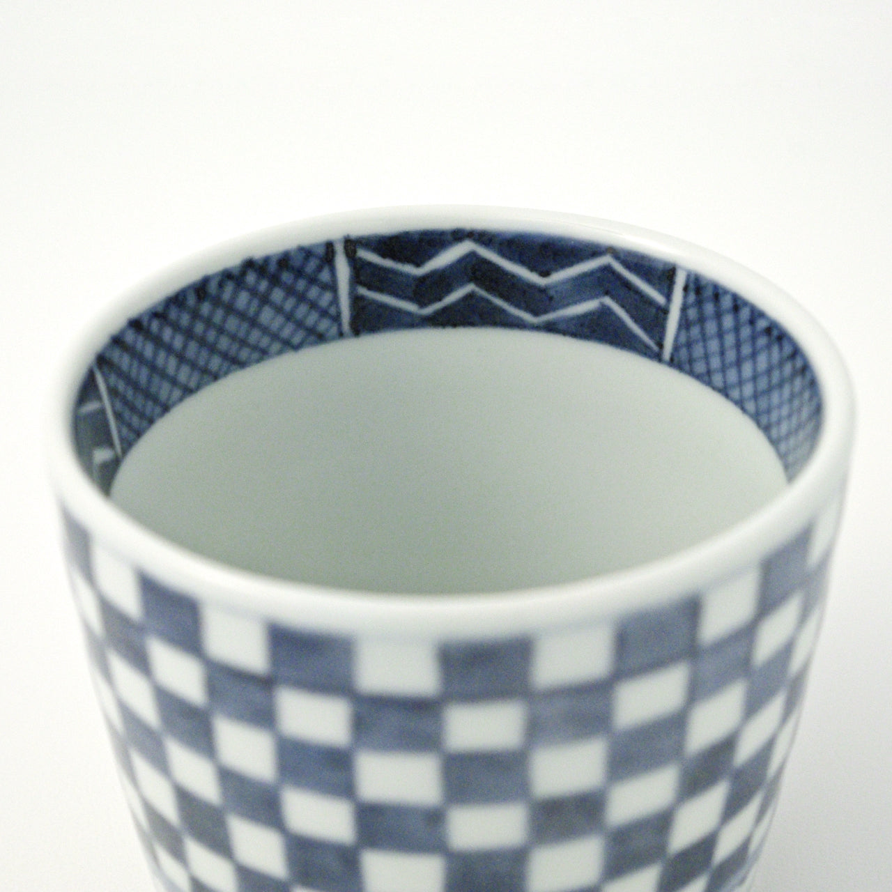 江戸中期縦線雪輪文蕎猪口 アンティーク 江戸中期縦線雪輪文蕎猪口