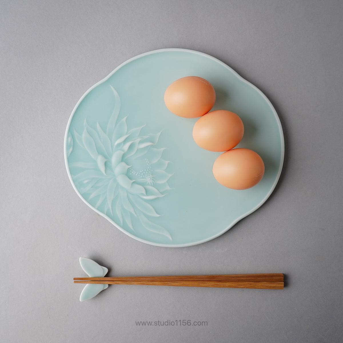 伊万里焼 モイスト 金彩 チョウ箸置 5cm 畑萬陶苑の通販｜Studio1156