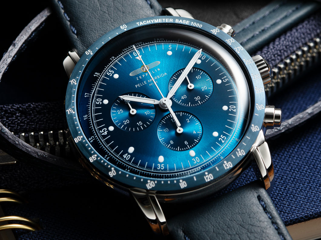 100周年記念、日本限定クロノグラフに新色【飛行船モチーフ時計