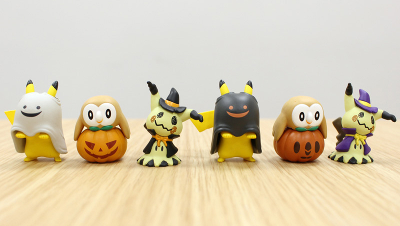 ハロウィンの仮装をしたピカチュウ、モクロー、ミミッキュがカプセル