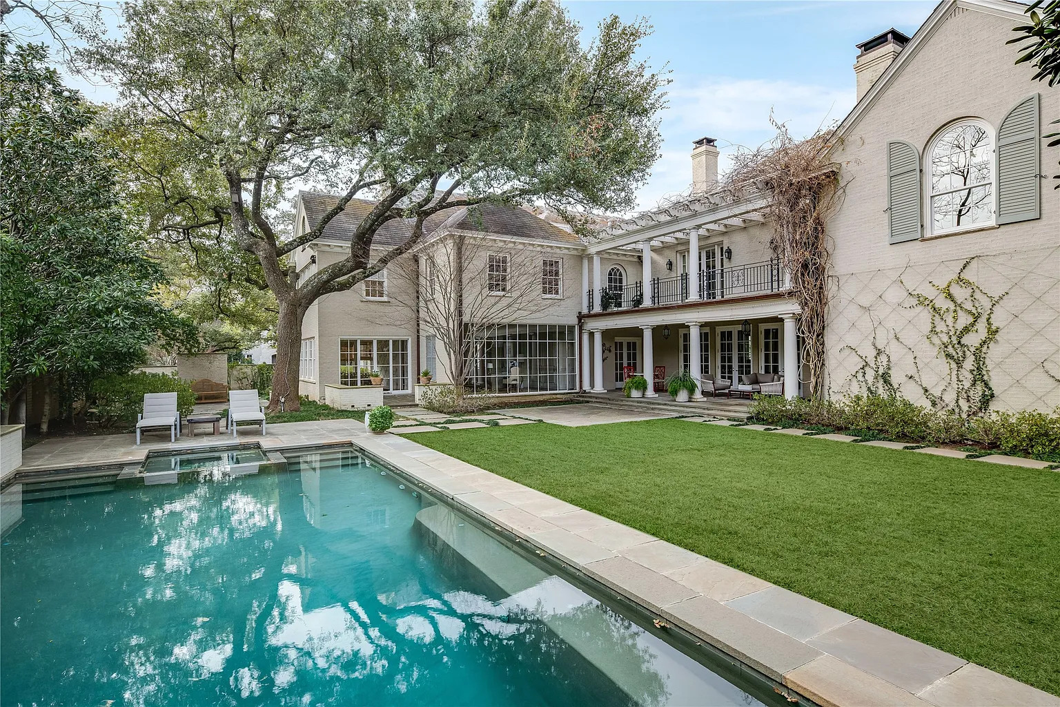 A Swoonworthy Hal Thomson-Designed Masterpiece in Highland Park's