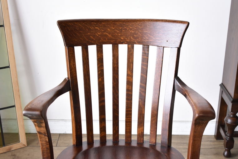 パルテノン アンティーク / 機能的かつ優美なデザインが魅力の回転式