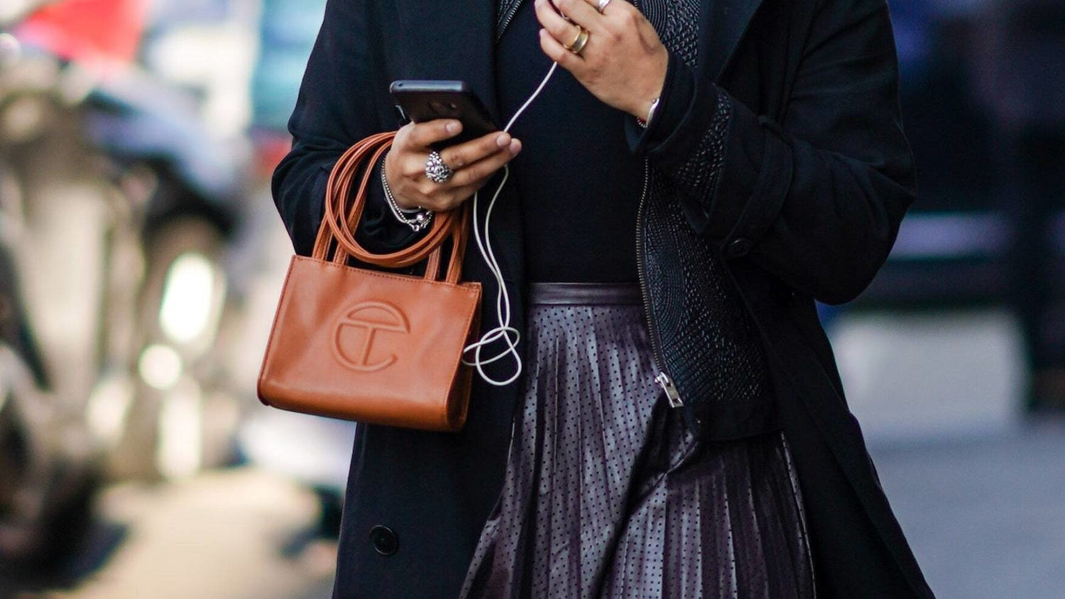 2日配信【テルファー】タン 淡い茶色 ショッピングバッグ – Perfume Japan