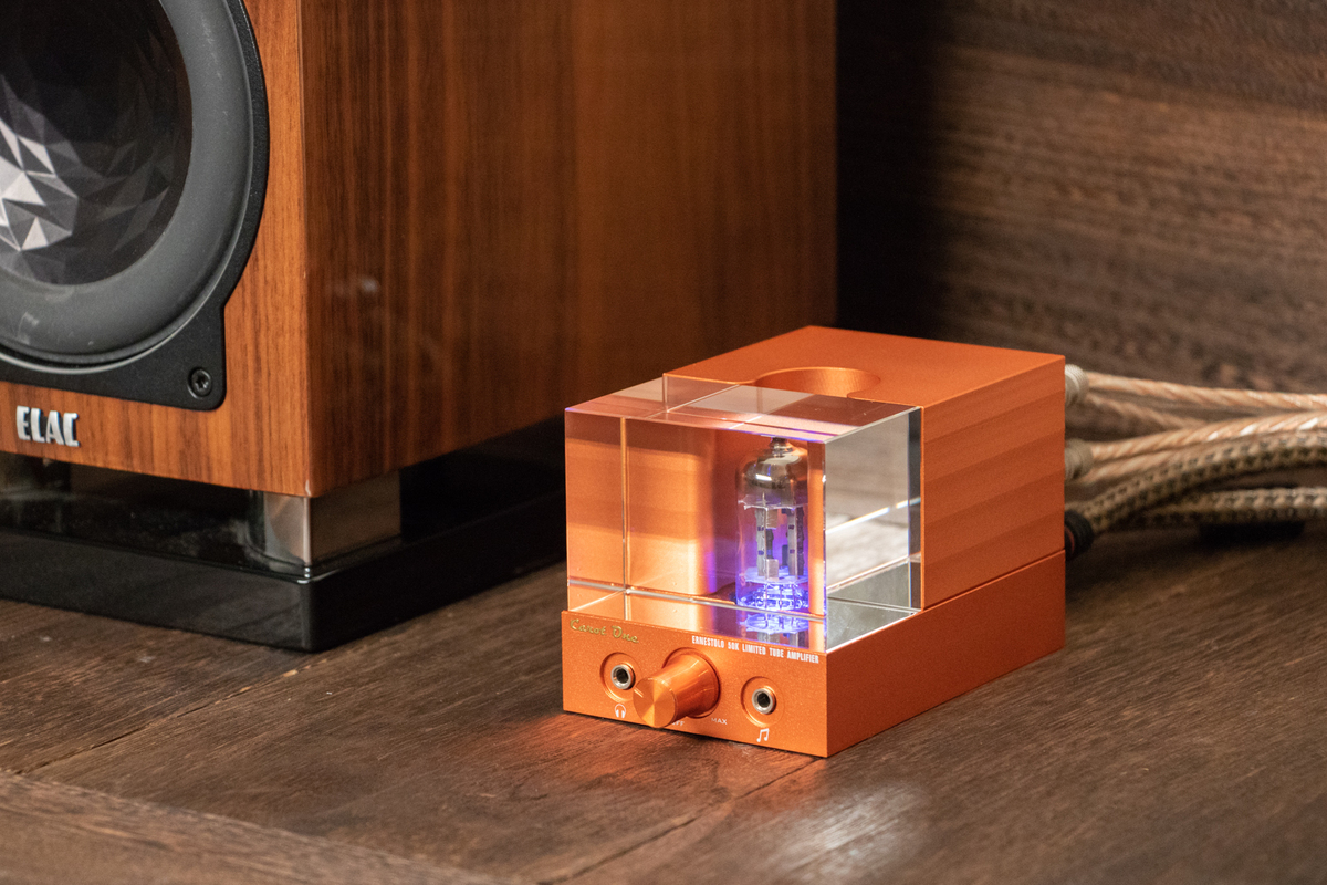 デザイン・サイズ・音質の3拍子がそろう真空管アンプ。Carot Oneの新