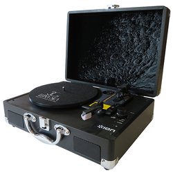 IONのスーツケース型レコードプレーヤーに“LUNA SEA30周年記念”モデル