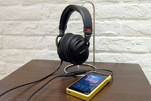 ソニー初の開放型モニターヘッドホン「MDR-MV1」をいち早く体験。銘機