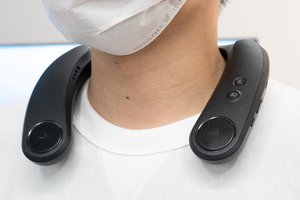 シャープ、立体音響特化のネックスピーカー 「AN-SX8」。さまざまな